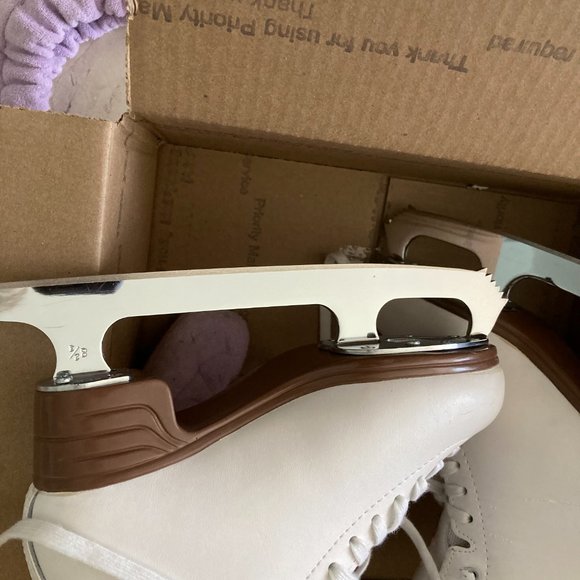 Jackson Artiste Girls Ice Skates Like New Size 3 1/2 C Brand New Skate Guards - Picture 10 of 13